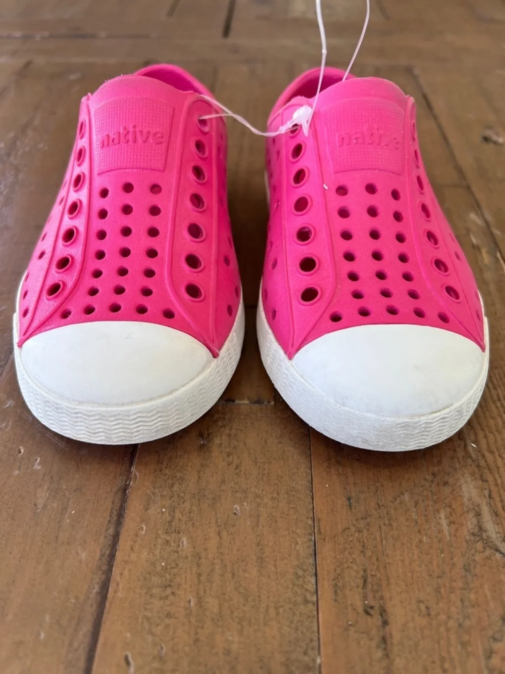 Native Jefferson bright pink slip on waterproof sneaker sandals girls 8